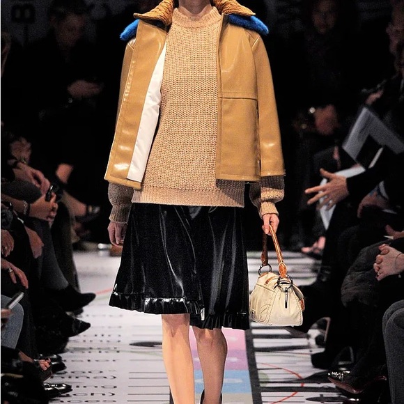 Prada Vernice Pattina Sottospalla Patent Leather Bag, FW 2010 - Picture 7 of 8